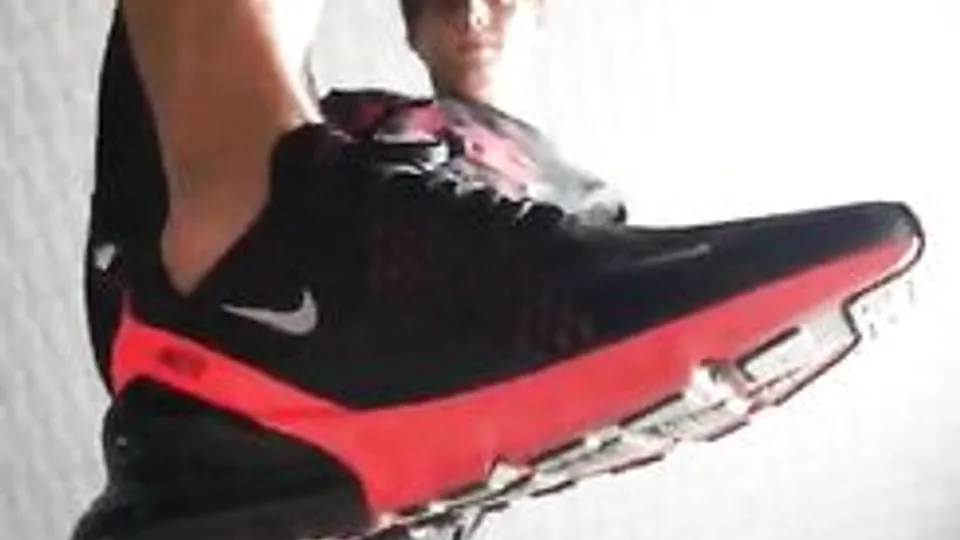 Twink Masturbates to Cum on Chest