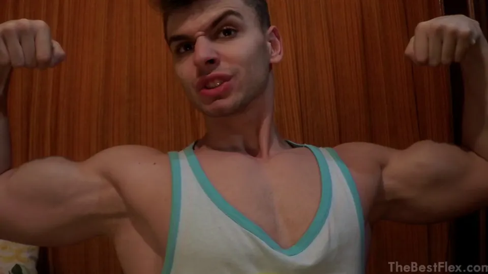 sexy cocky flexing  — PornOne en français
