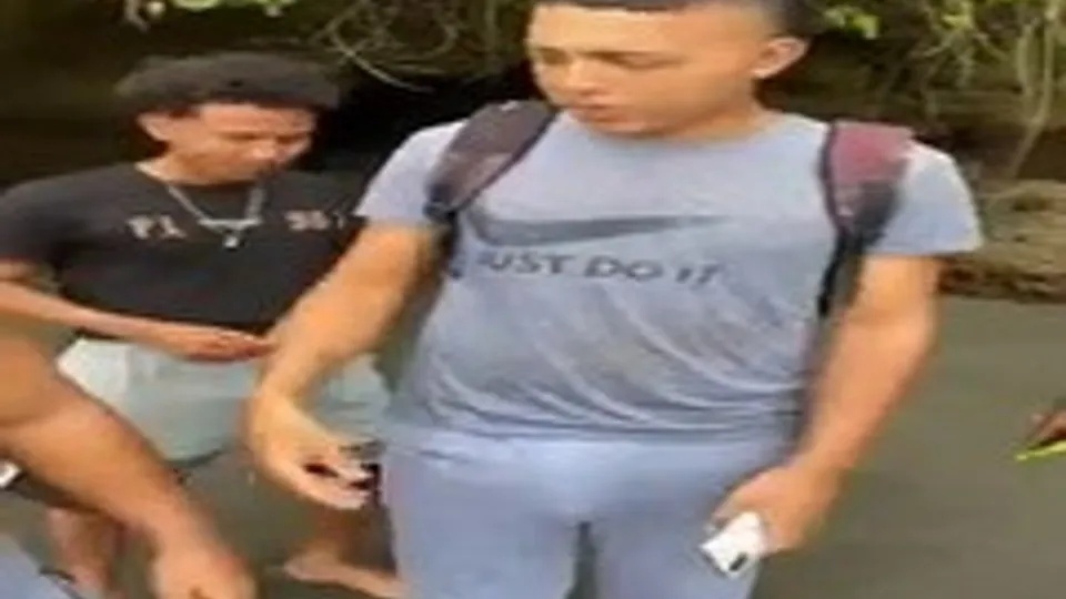 Sexy colombian boys with big bulges (no sex) - ThisVid.com