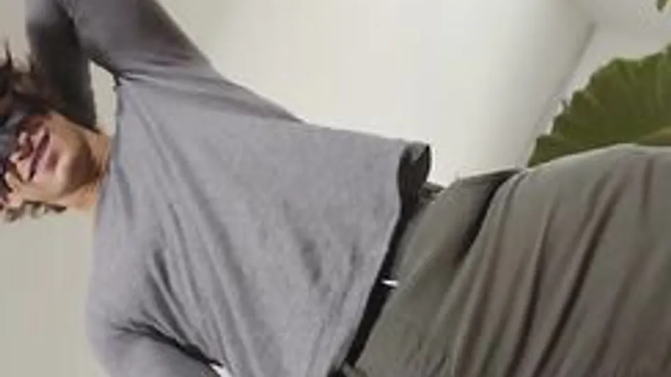 فتى ي masturbates في المنزل