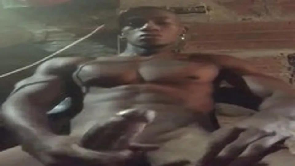 Sexy fit black dude busting a nut - ThisVid.com