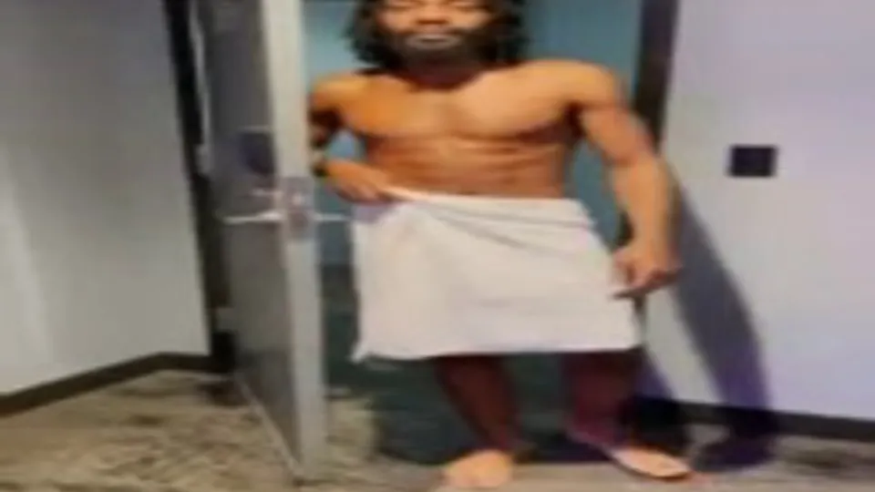 Sexy fit hung black dude paid to get naked & stroke - ThisVid.com