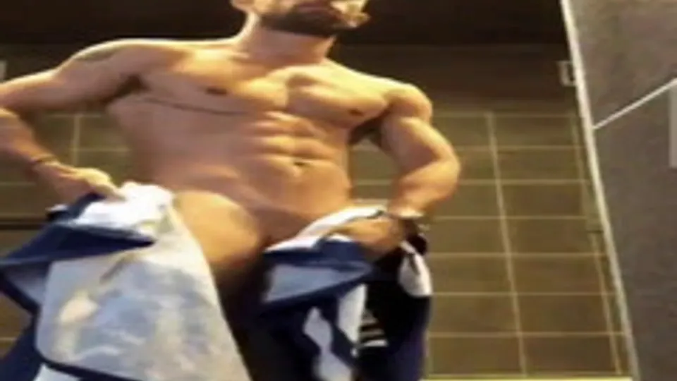 Sexy fit white stud flashing his big cock - ThisVid.com