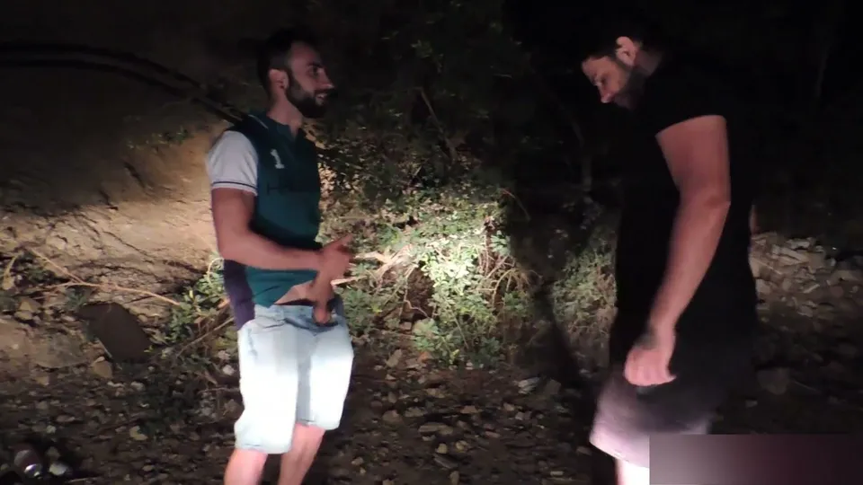 Sexy Friends Recording Their Outdoor Hook Up At Night - ThisVid.com 中文