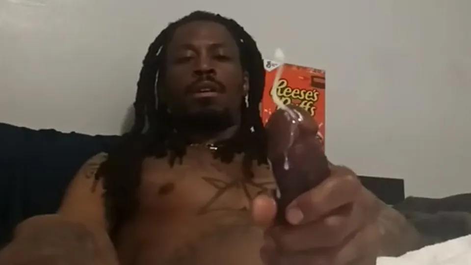 Dreadlocked Hunk Cums on Cam