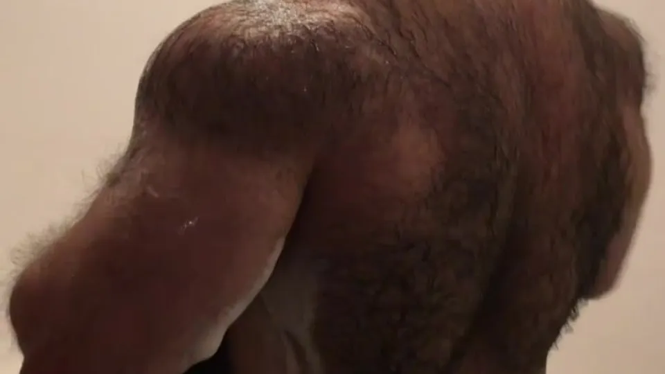 SEXY HAIRY MUSCLEBEAR DRIES UP AFTER SHOWER!!! - ThisVid.com