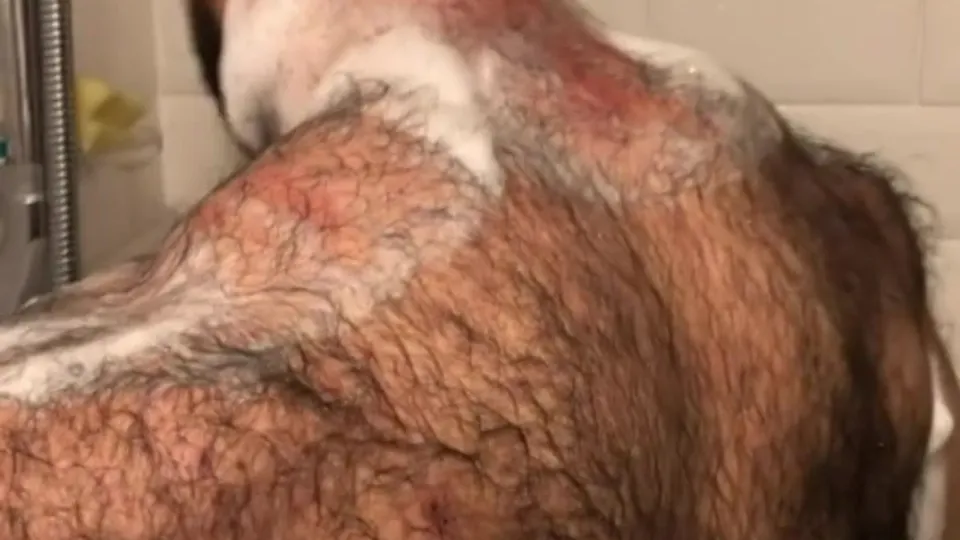 SEXY HAIRY MUSCLEBEAR SHOWERS - ThisVid.com