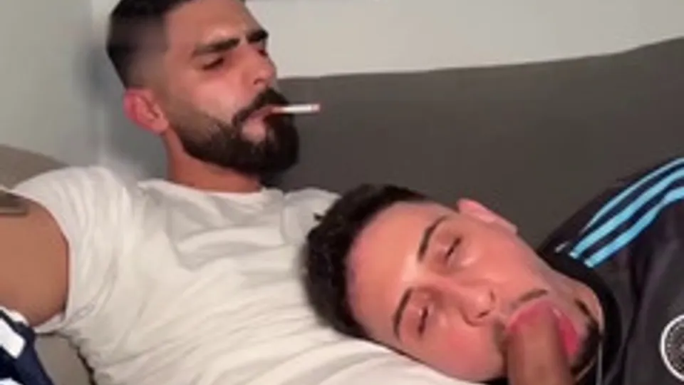 Sexy hairy stud gets sucked up - ThisVid.com