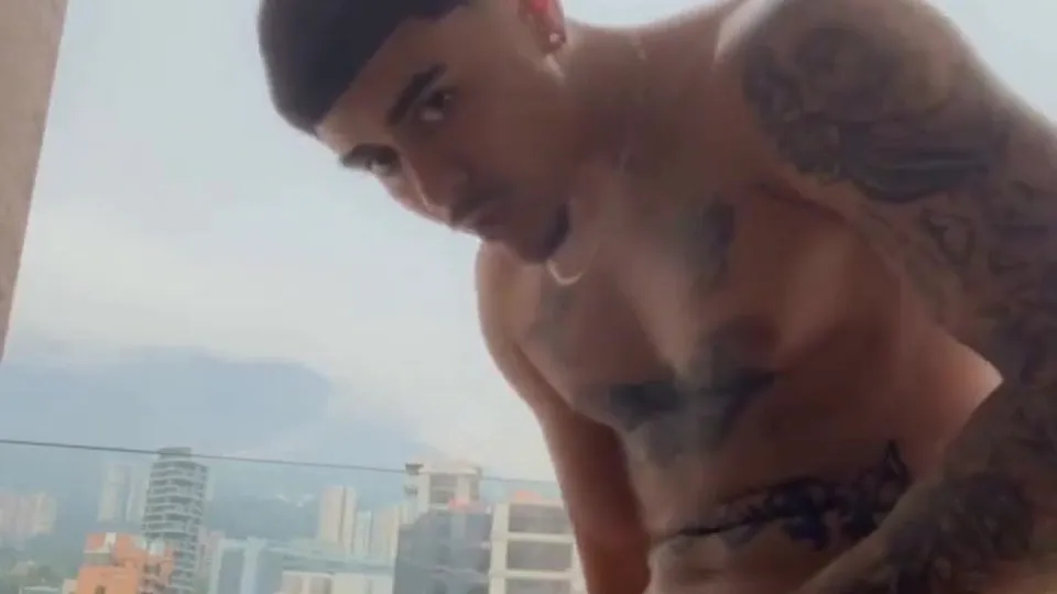 Sexy hung latino papi self-sucks and jerks - ThisVid.com