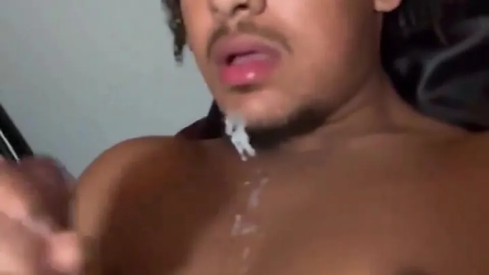 Branle pour un mec bien monté et snowball