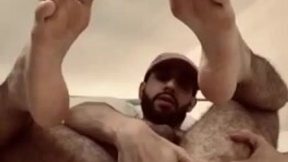 Latino Papi Explores His Ass