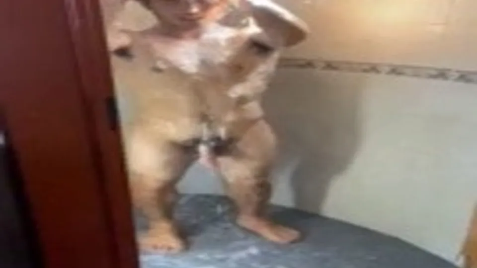 Sexy little daddy showering - ThisVid.com