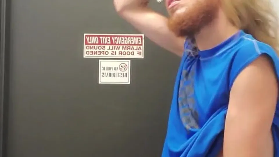 Sexy Longhaired Ginger Freak Jerking Off - ThisVid.com
