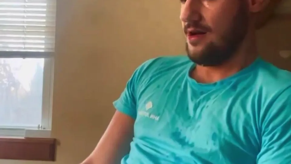 Sexy man covers his face with his cum - ThisVid.com
