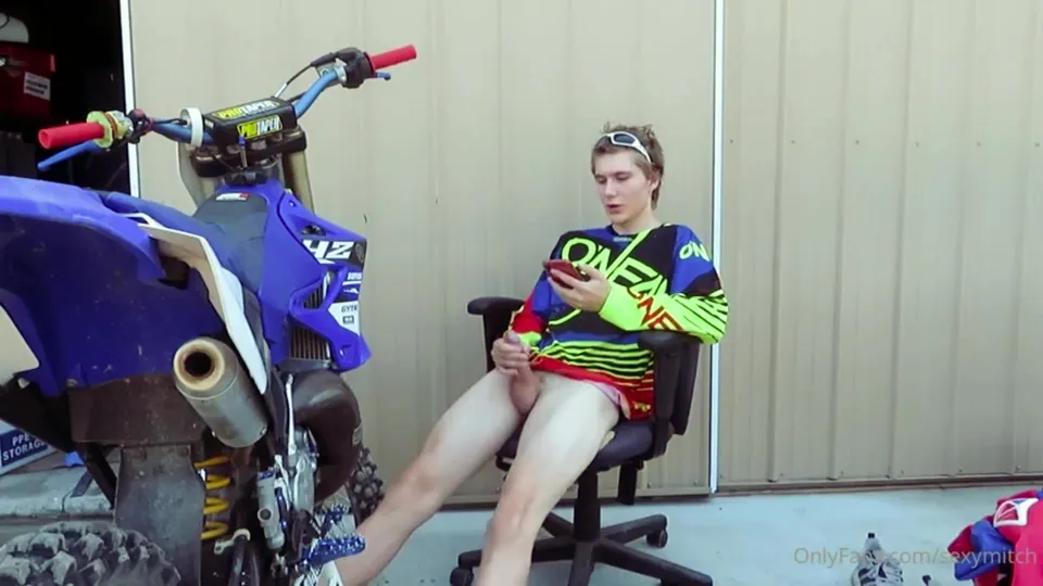 Mitch's Outdoor Solo Show