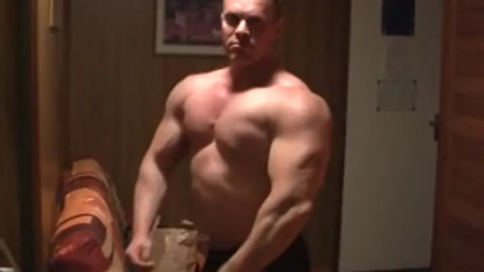 SEXY MUSCLE-MAN !