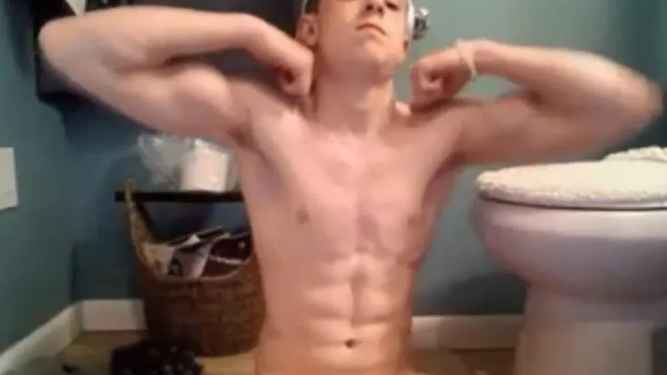 Sexy muscle twink jerk off in bathroom 3 - ThisVid.com