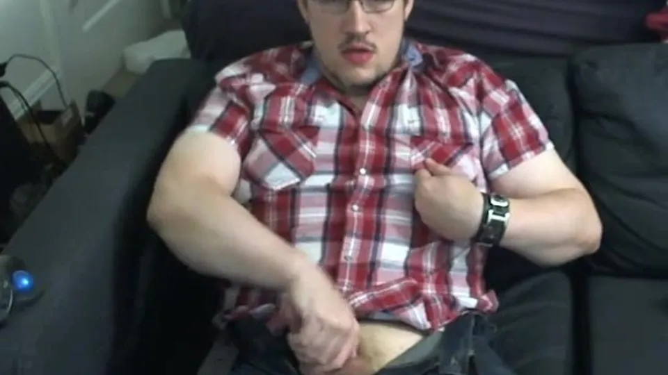 Sexy nerd jerks and cums - ThisVid.com