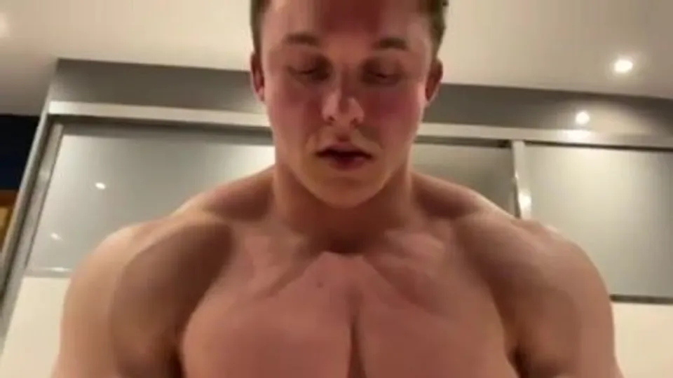 Sexy pecs - ThisVid.com