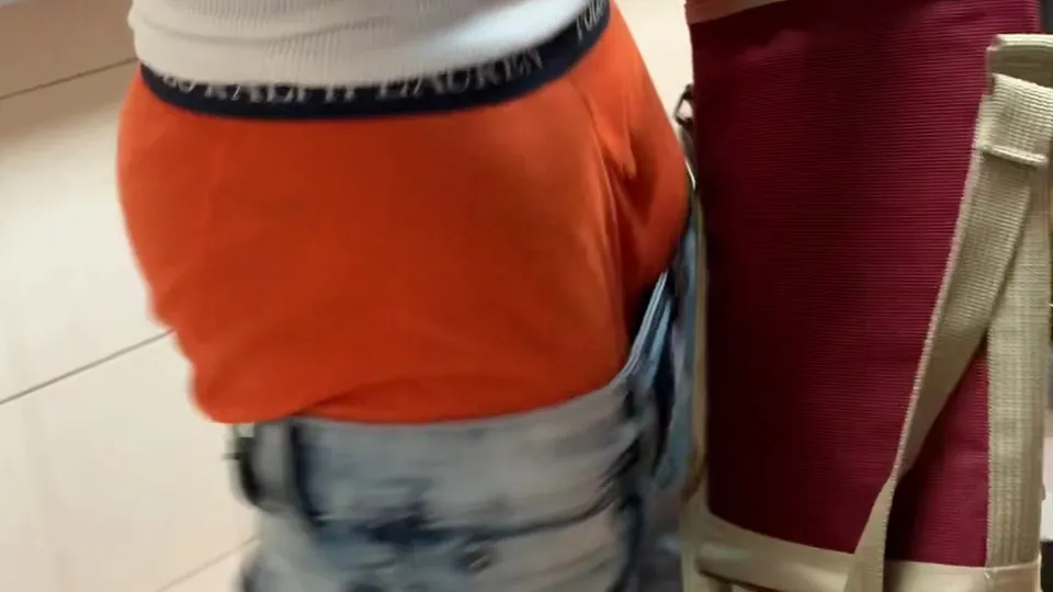 Sexy Sagger Showing Dick Print & Booty Shamelessly - ThisVid.com