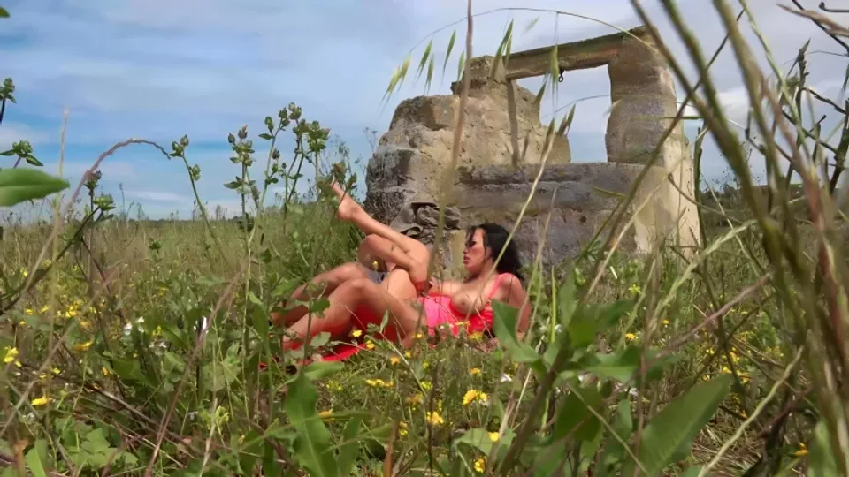 Sara Starz Outdoor Encounter