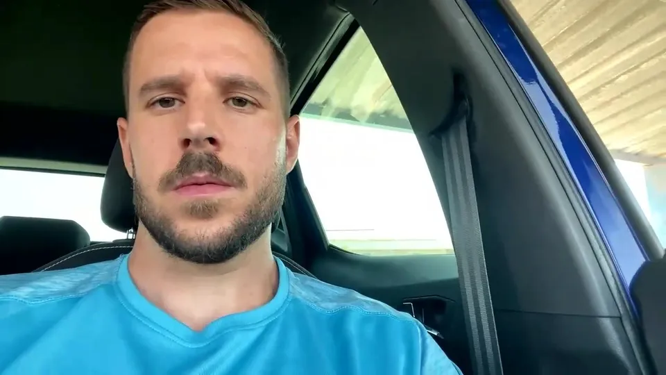 SEXY SPANISH DUDE JERKS OFF IN CAR AND UNLEASHES - ThisVid.com