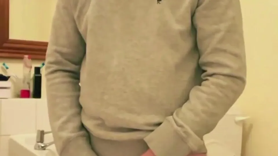 بريطاني يبول وي masturbates