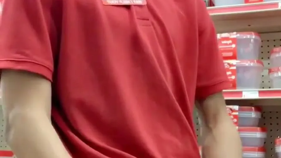 Sexy young trade beating his big dick at work - ThisVid.com 中文