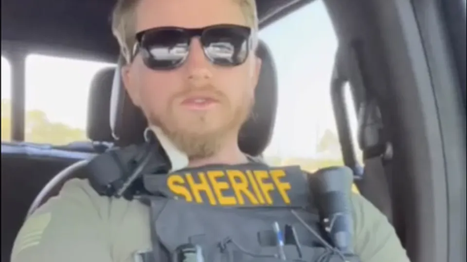 Sheriff drives his cruiser w/his cock out, jerks & cums - ThisVid.com