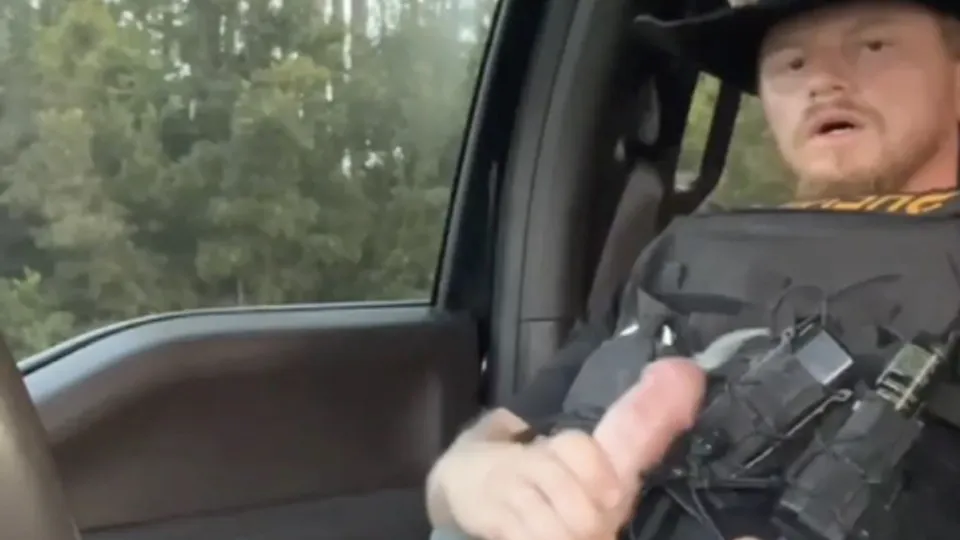 Sheriff jerking it in his police cruiser & cumming - ThisVid.com