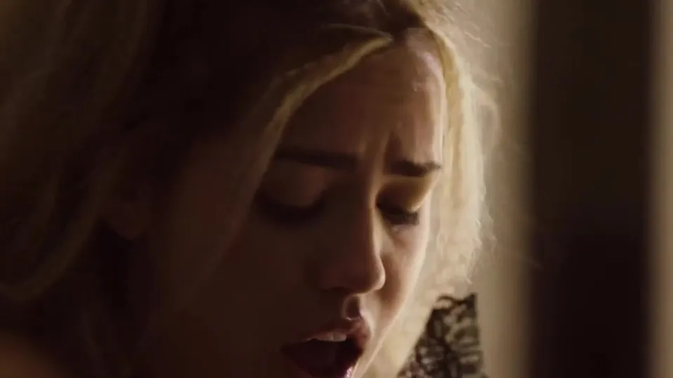 Shes so wet that fisting her is so easy