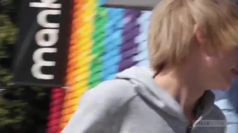 Shohlifting leads to hot sex threesome