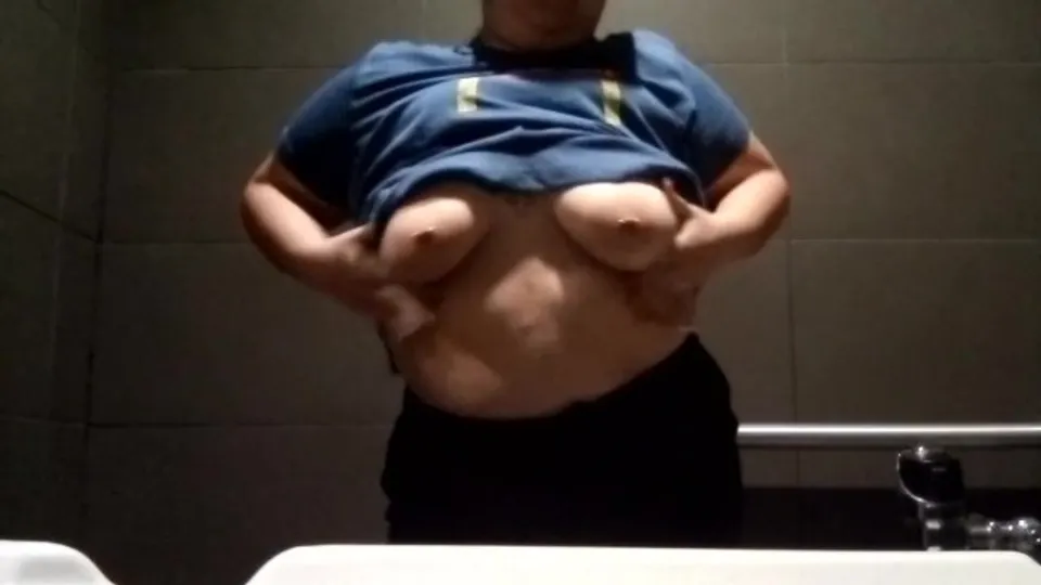 Short strip tease at work~