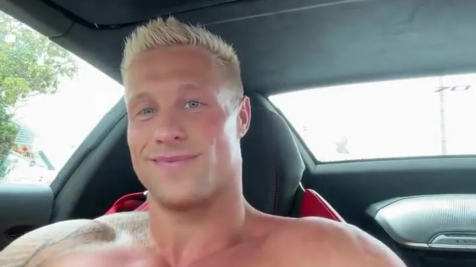 SHORT VIDEO OF GORGEOUS GIANT BLONDE HUNK - PEC DANCE - ThisVid.com