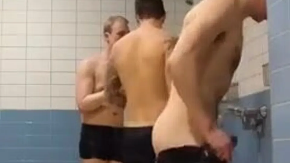 Shower semi or just hung? - ThisVid.com