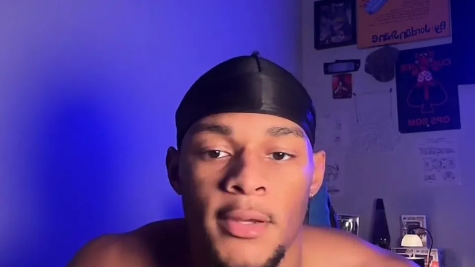 Showing hard dick in grey sweats on live - ThisVid.com