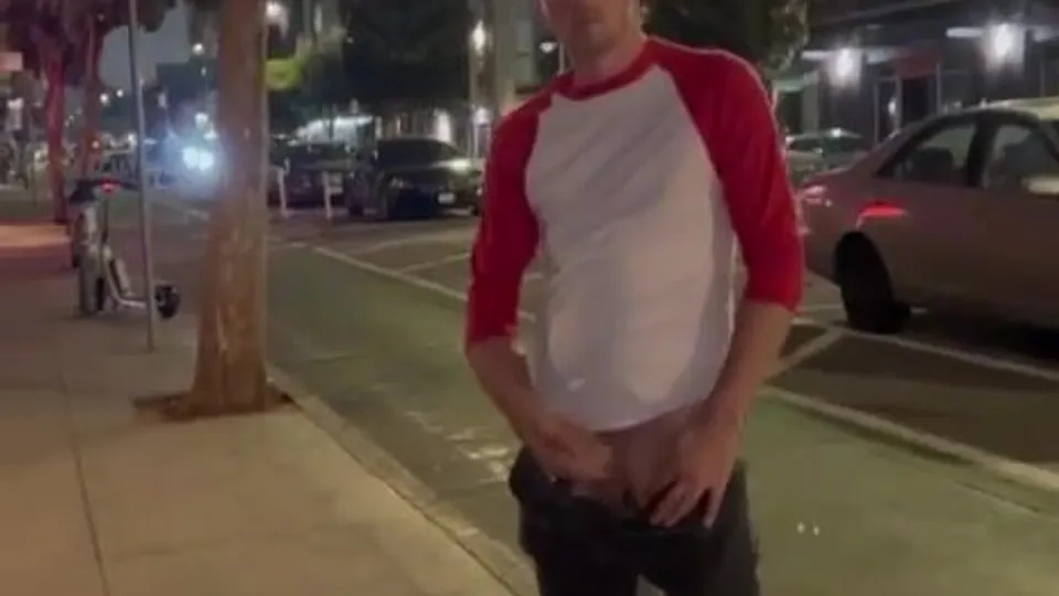 Showing off big dick in the middle of the city - ThisVid.com