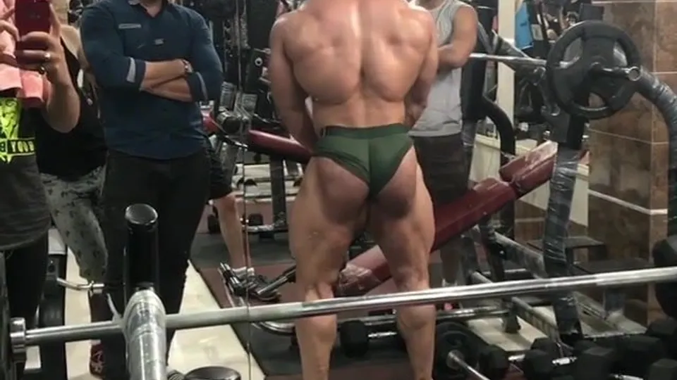 SHOWING OFF TO HIS MATES - ThisVid.com