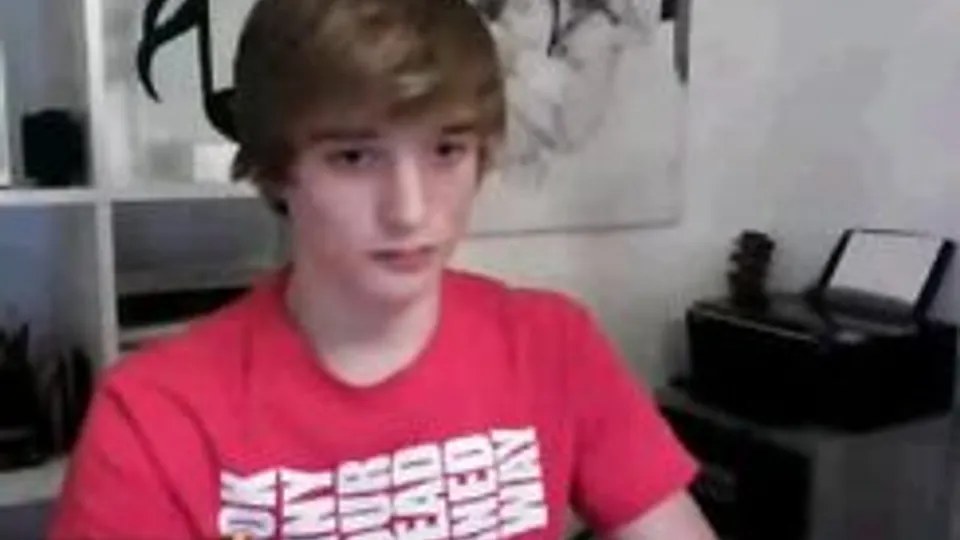 Shy Twink Masturbates on Webcam
