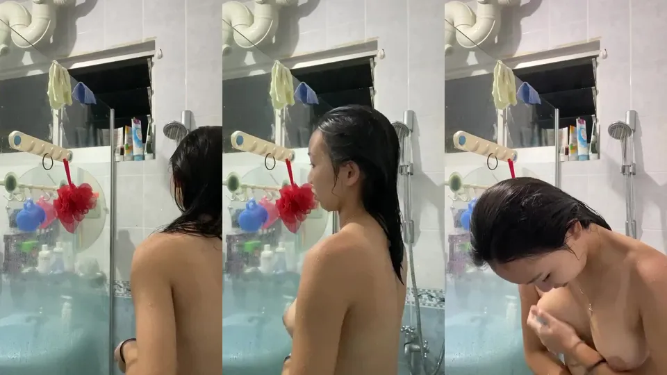 Singapore’s li*** sister takes a selfie in the shower 