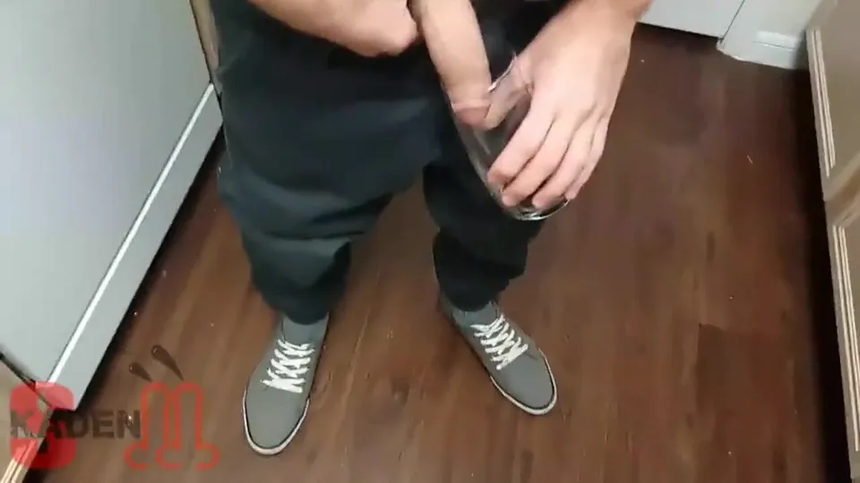 Skaden piss clips