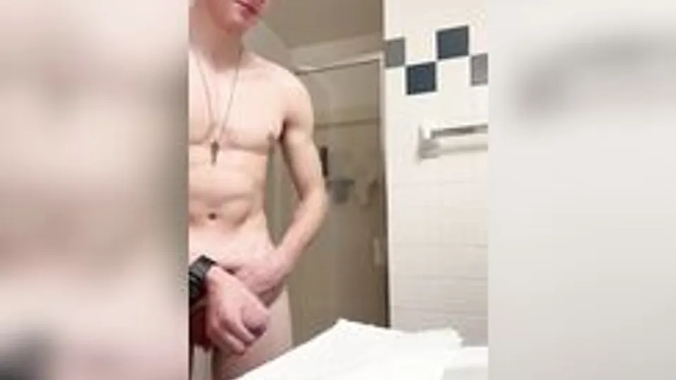 Skinny hunk Colin cums in the shower