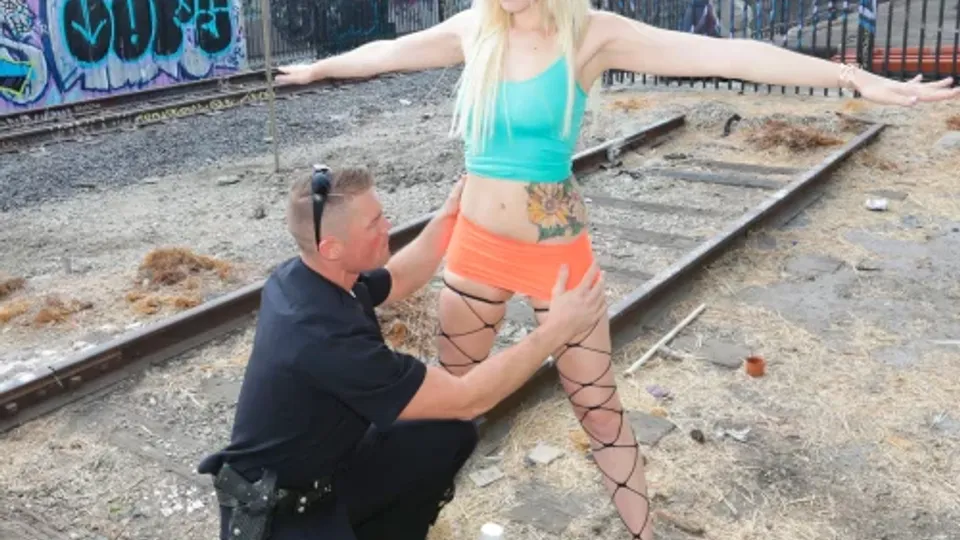 ¡Skylar Madison evita ser detenida haciendo doble equipo con dos policías! » Datos de Videos porno - Vsex.in