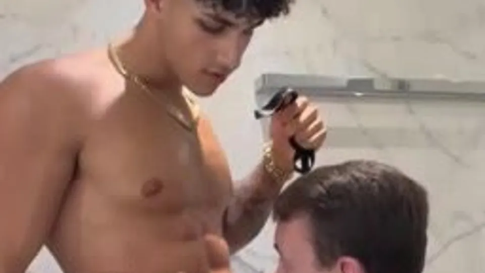 Slaps & Spits Slave - ThisVid.com