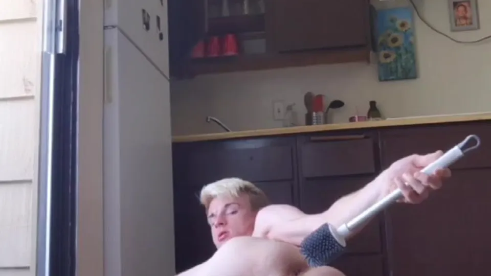 Slave cleaning his ass before master comes - ThisVid.com
