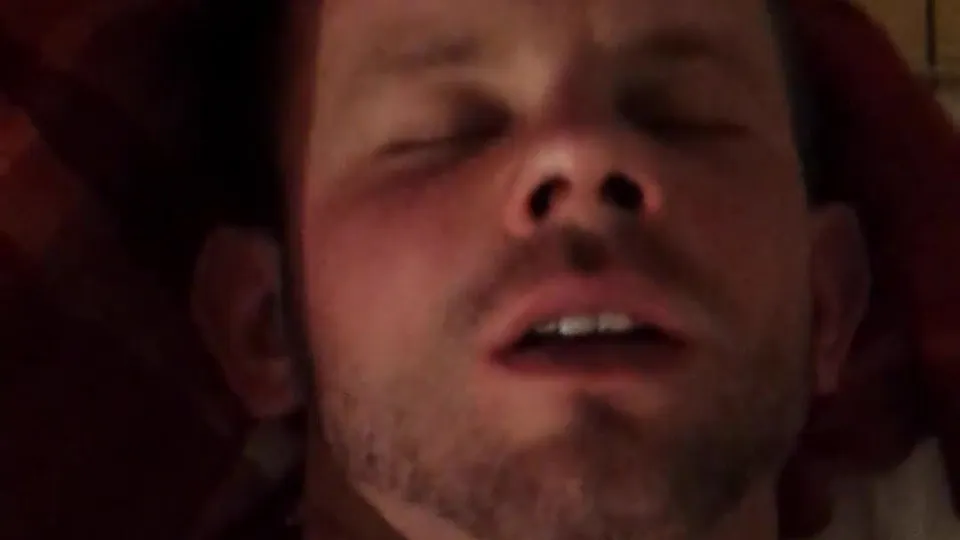 Sleeping man - video 14 - ThisVid.com
