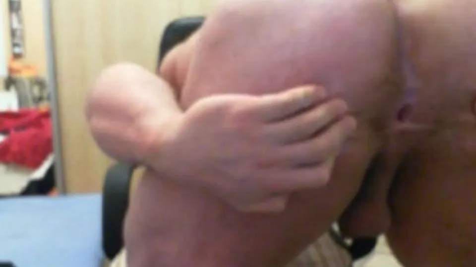 Slovak Bodybuilder Shows Hole On Camshow - ThisVid.com