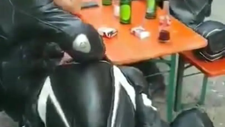 Slut boy suck his master in public - ThisVid.com 中文