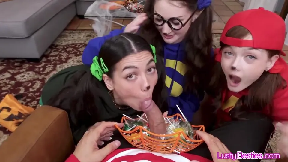 Caught Stealing: Cosplay Threesome