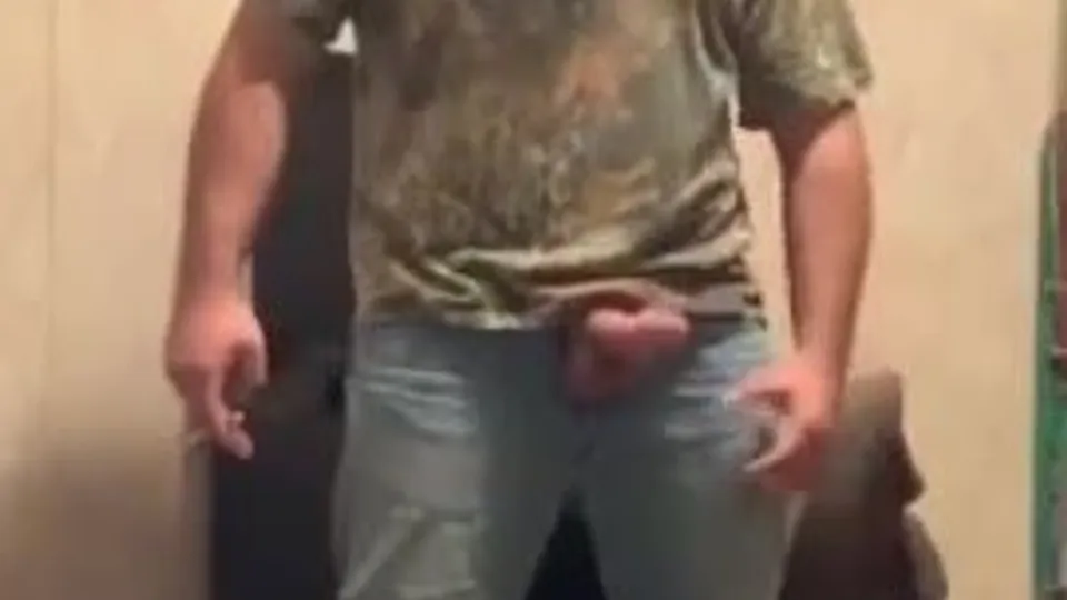 Smoke n stroke redneck cums good - ThisVid.com
